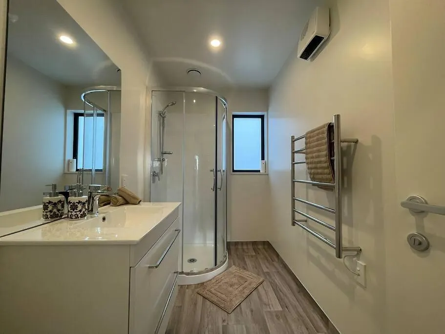 Cbd Luxury Parkside Living 2 Bedroom With Parking Κράισττσερτς